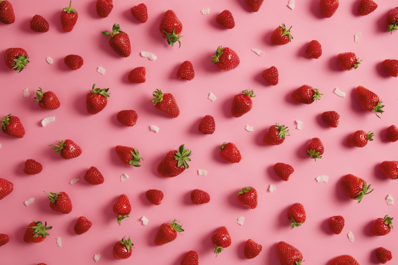 Modern placemats strawberry pattern design - TenStickers