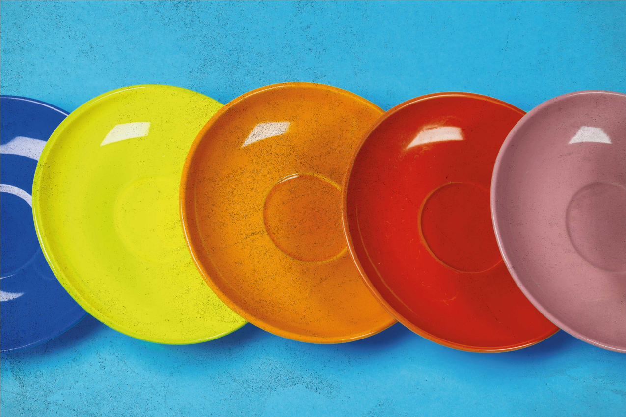 Modern placemats with colorful round plates - TenStickers
