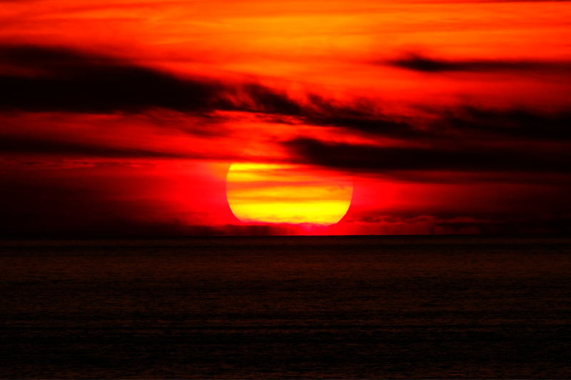 Elegant placemats sunset over ocean - TenStickers