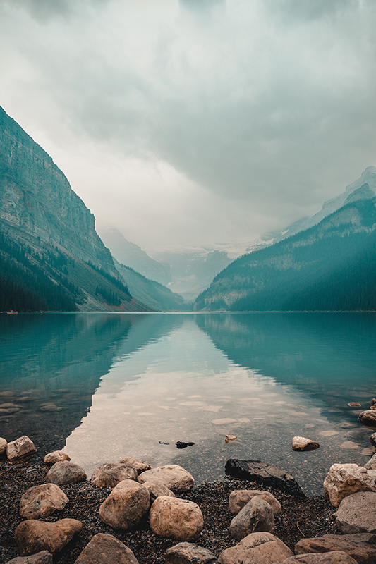 Living room poster of serene water landscape - TenStickers