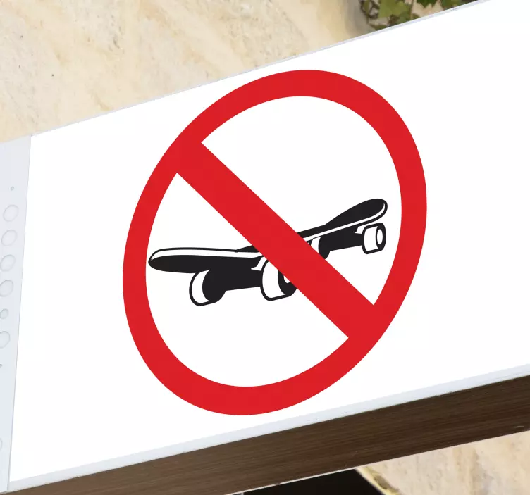 Forbidden to skate vinyl sign - TenStickers