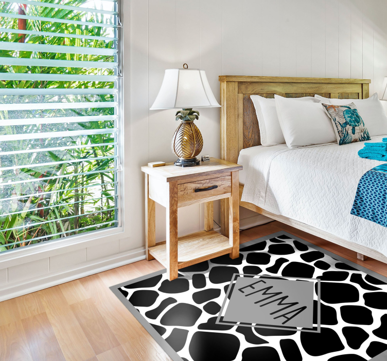 Black and white giraffe with name teen vinyl rug - TenStickers